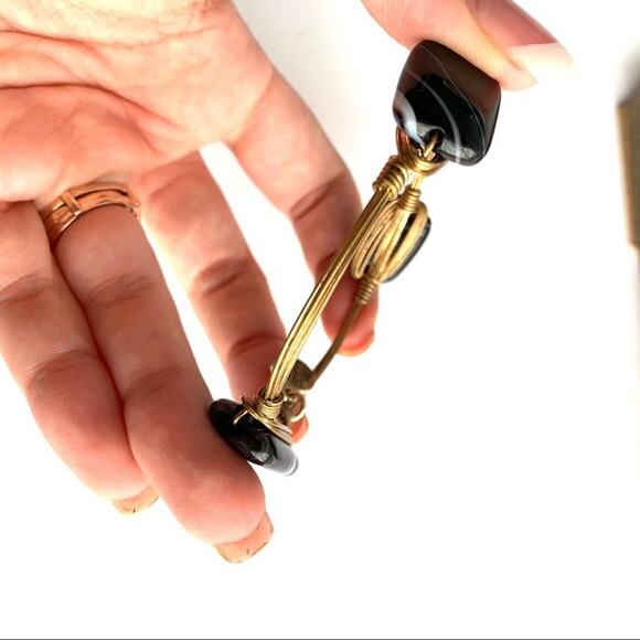 Bourbon & bowties black stone wire bangle - Picture 5 of 6